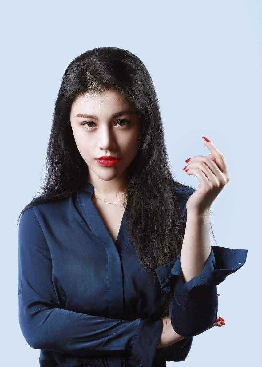 刘翔前妻葛天近照,29岁模样大变,跟母亲同框像姐妹