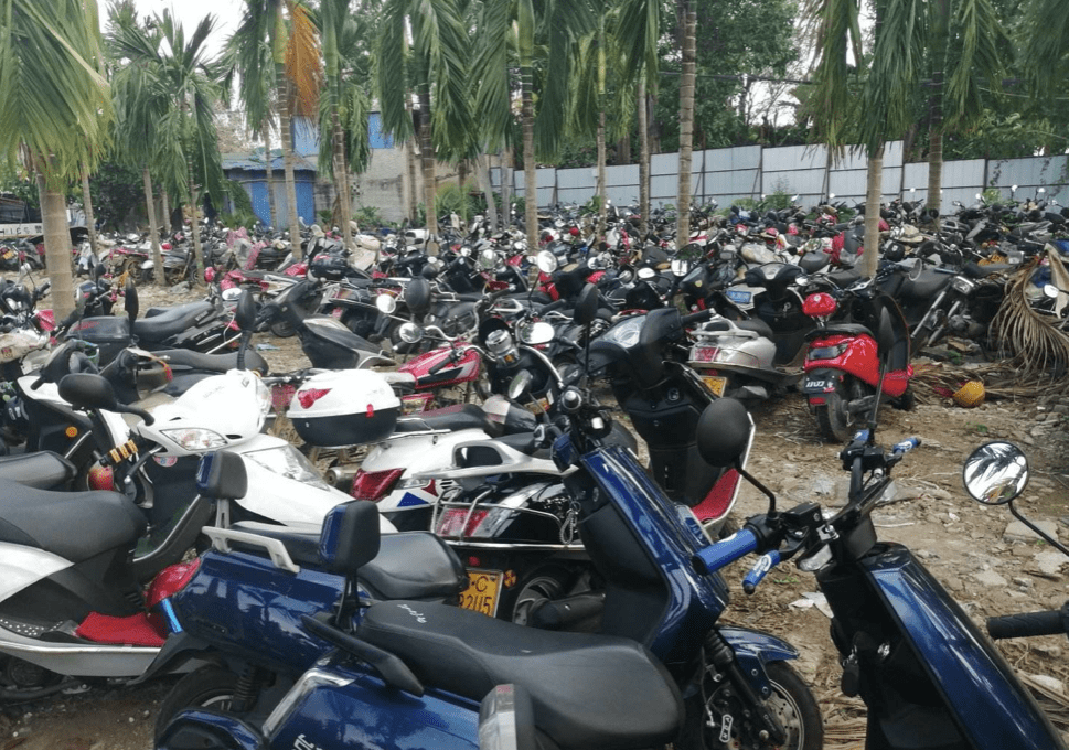 为什么街头有那么多电动车店,卖一辆电动车能赚多少?_手机搜狐网