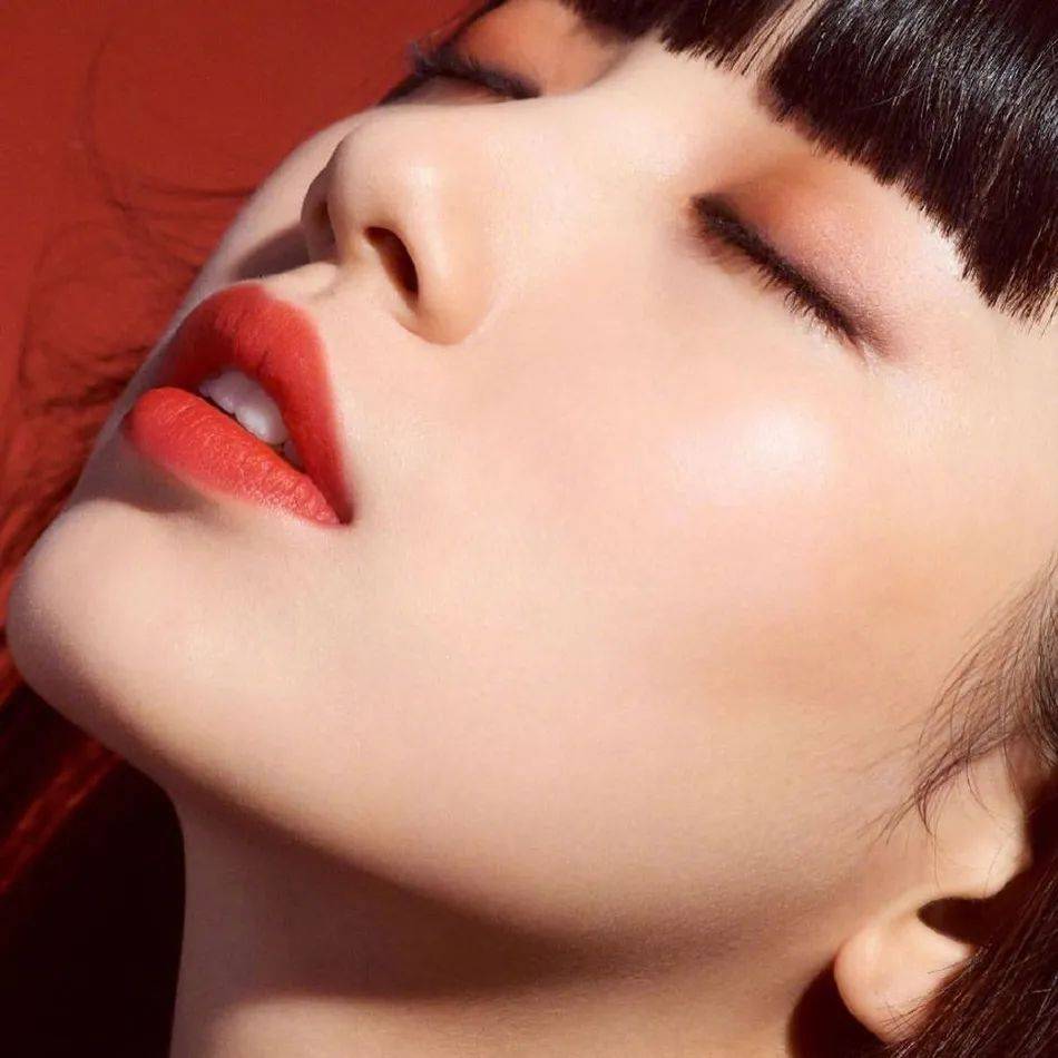 "国民初恋"裴秀智1年吸金5800万!性感迷人魅力足