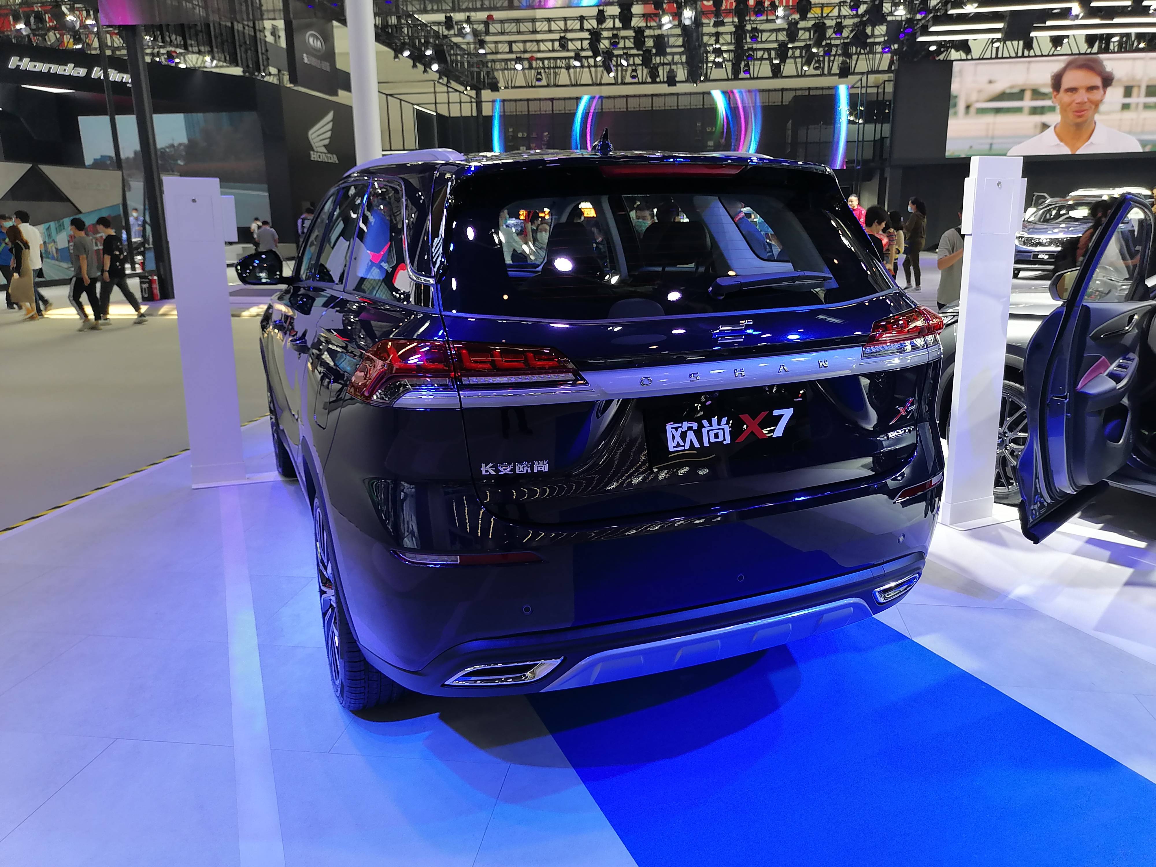 原创北京车展实拍|长安欧尚x7亮相 起售价7.77万 搭载蓝鲸发动机