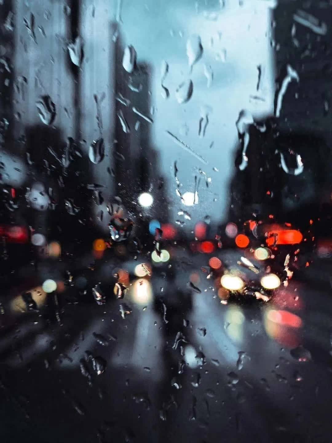 中华街的雨中幻影图片