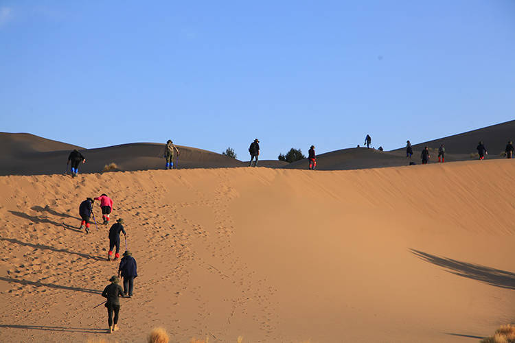 沙漠徒步,敦煌沙漠108公里徒步挑战_内心