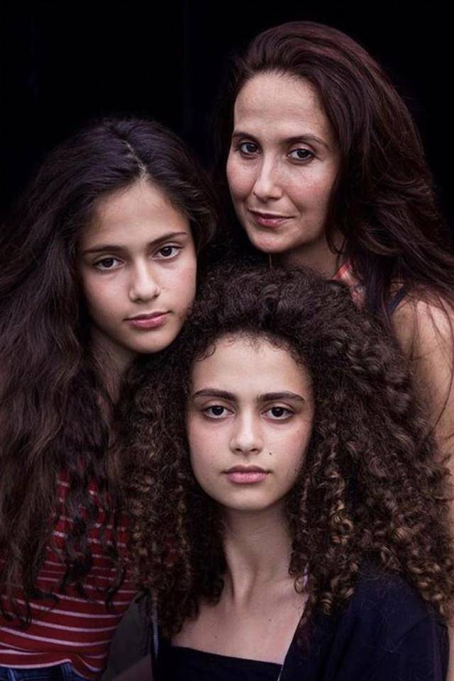 卡门和她的女儿,拉尼亚和扎拉.