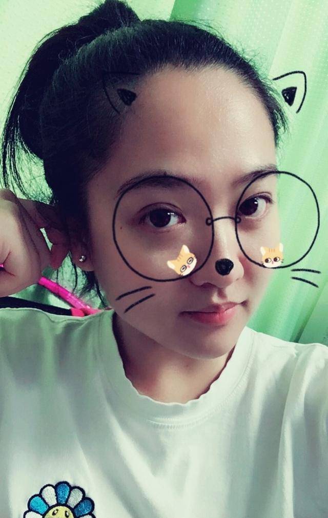 完全走出了离婚的心伤,现在新工作新生活让她充实而快乐,胡美也经常在