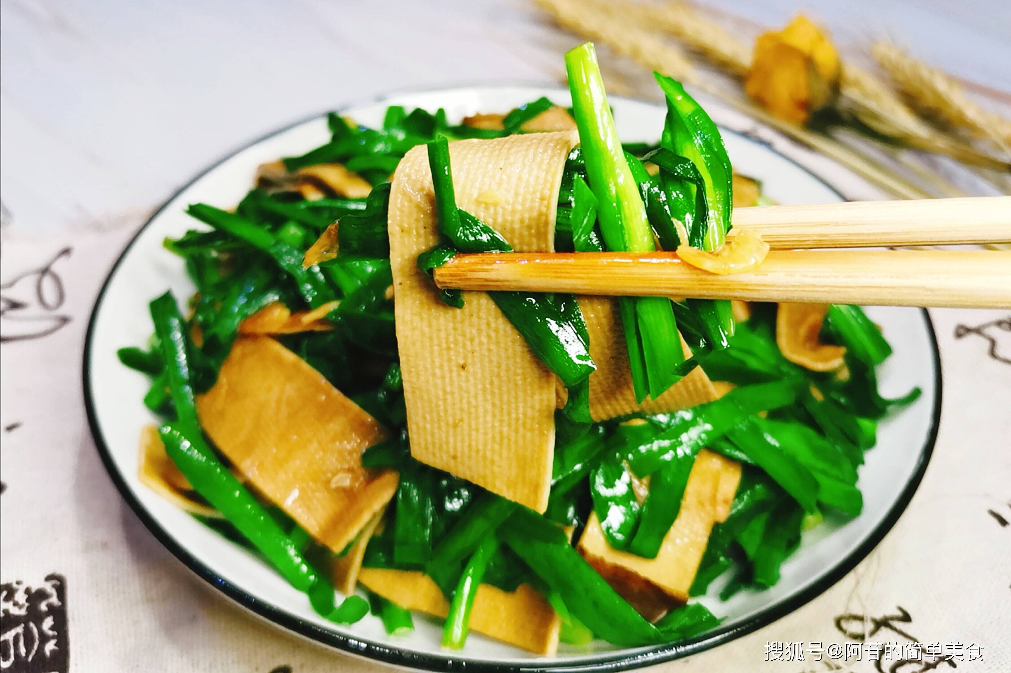 非常鲜的家常韭菜炒五香豆皮,如果加上虾皮,那是鲜上加鲜