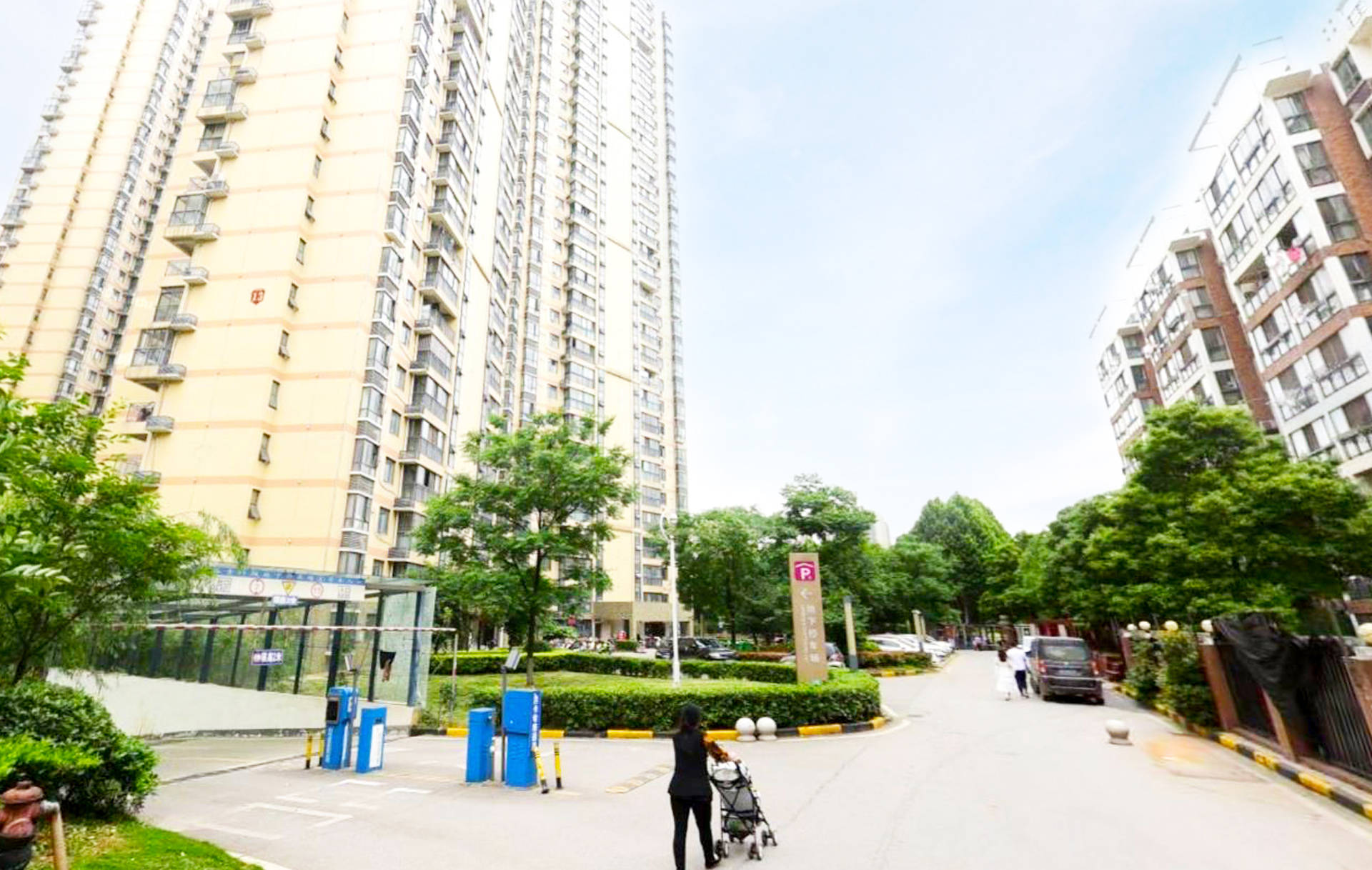 路过武汉光谷最大还建小区:毗邻热门商圈,名字时尚,租房首选地_青年城