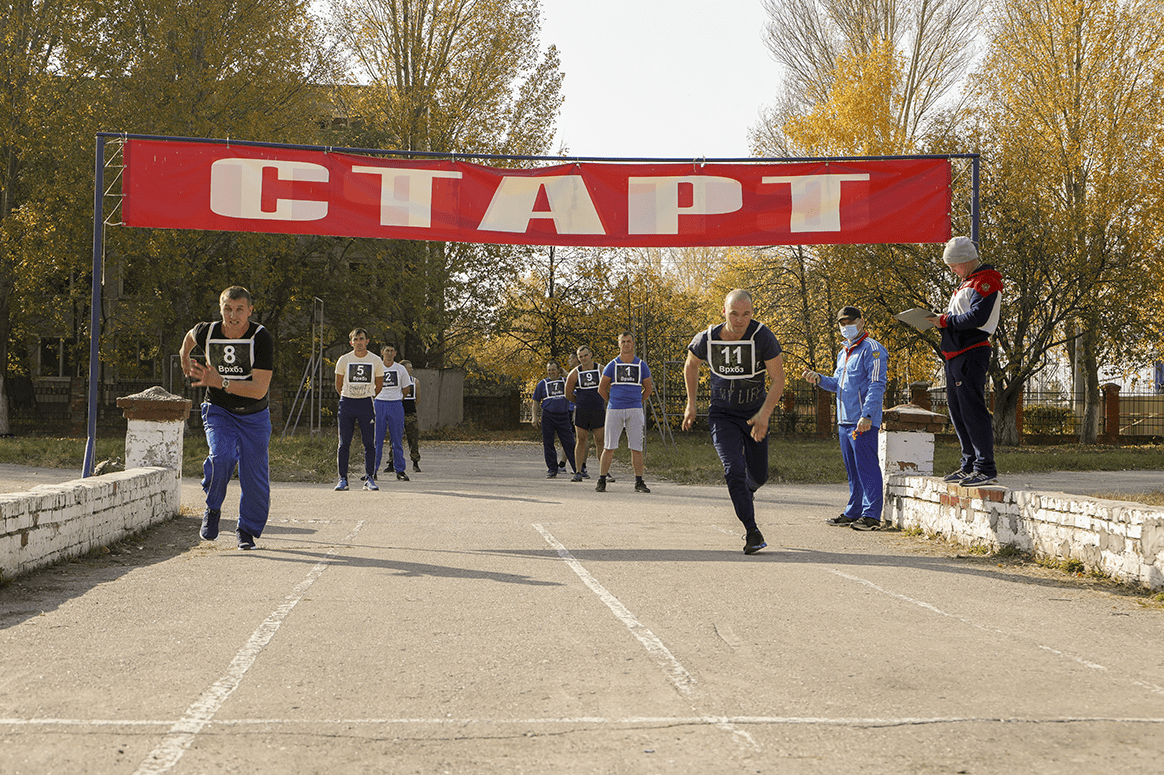 俄罗斯乌里扬诺夫斯克警卫队空降部队的官兵通过了一年一度的体能测试