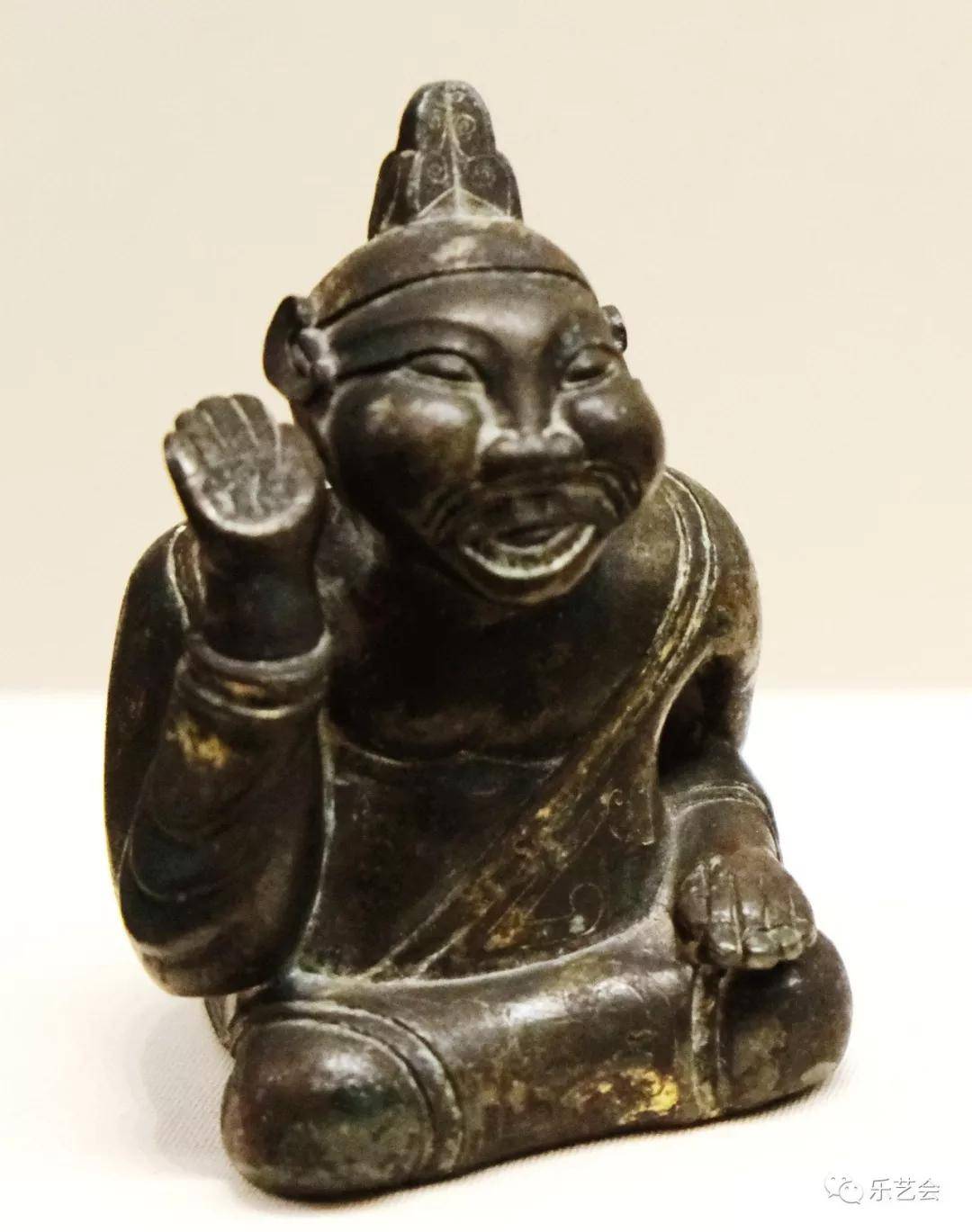 奇崛夸张:多家博物馆汉代俳优说唱人物铜镇系列欣赏