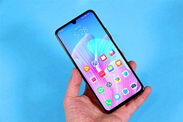 华为首款天玑800机型,现在很难跑赢对手_手机