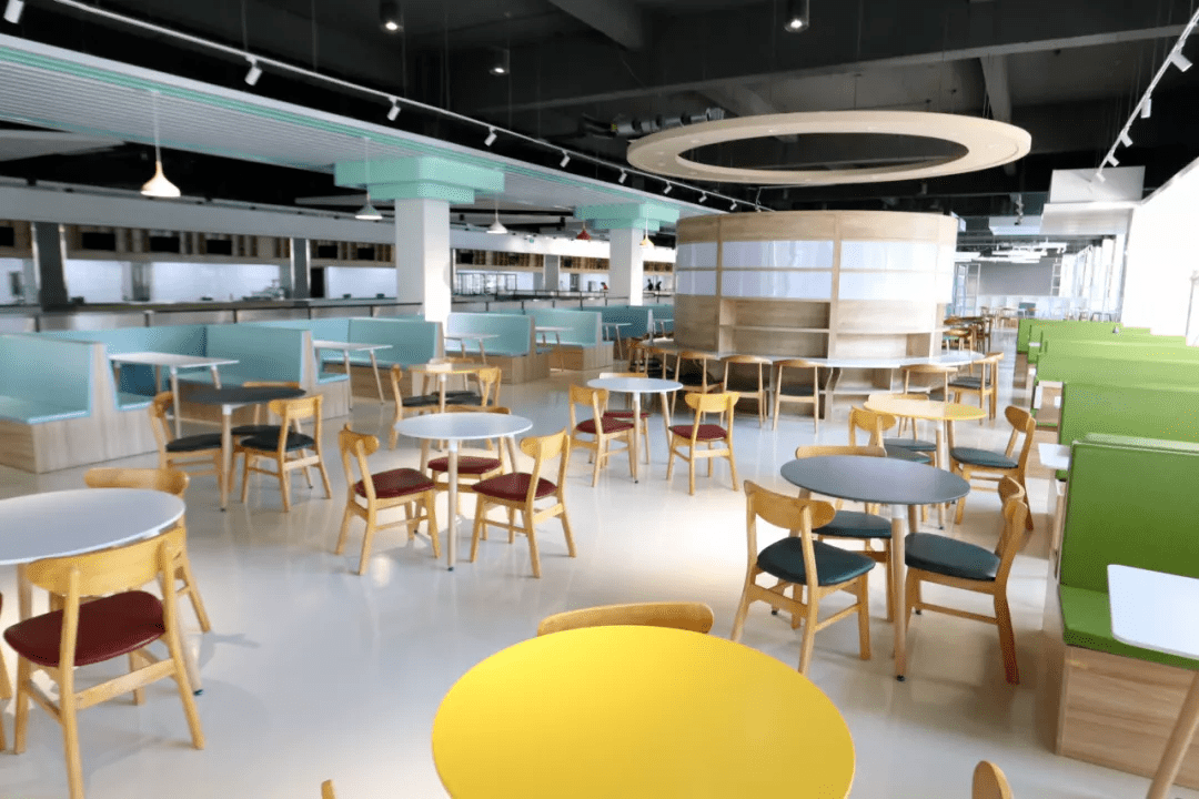 国内高校食堂大pk,谁的颜值与美味齐备?