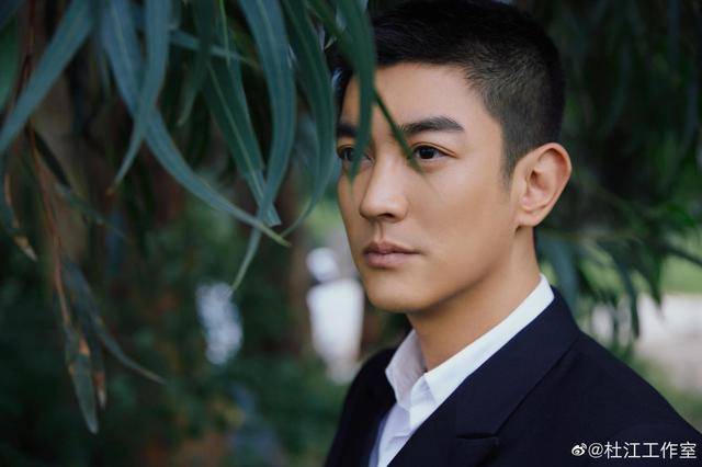 杜江,百亿票房演员的头衔也太水了!这太尴尬了,没有一部是主演_烈火英雄