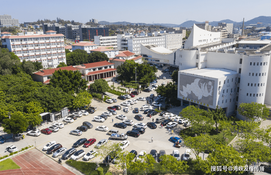华光学院迎接新生——带您空中游览我们与众不同,我们不一样!