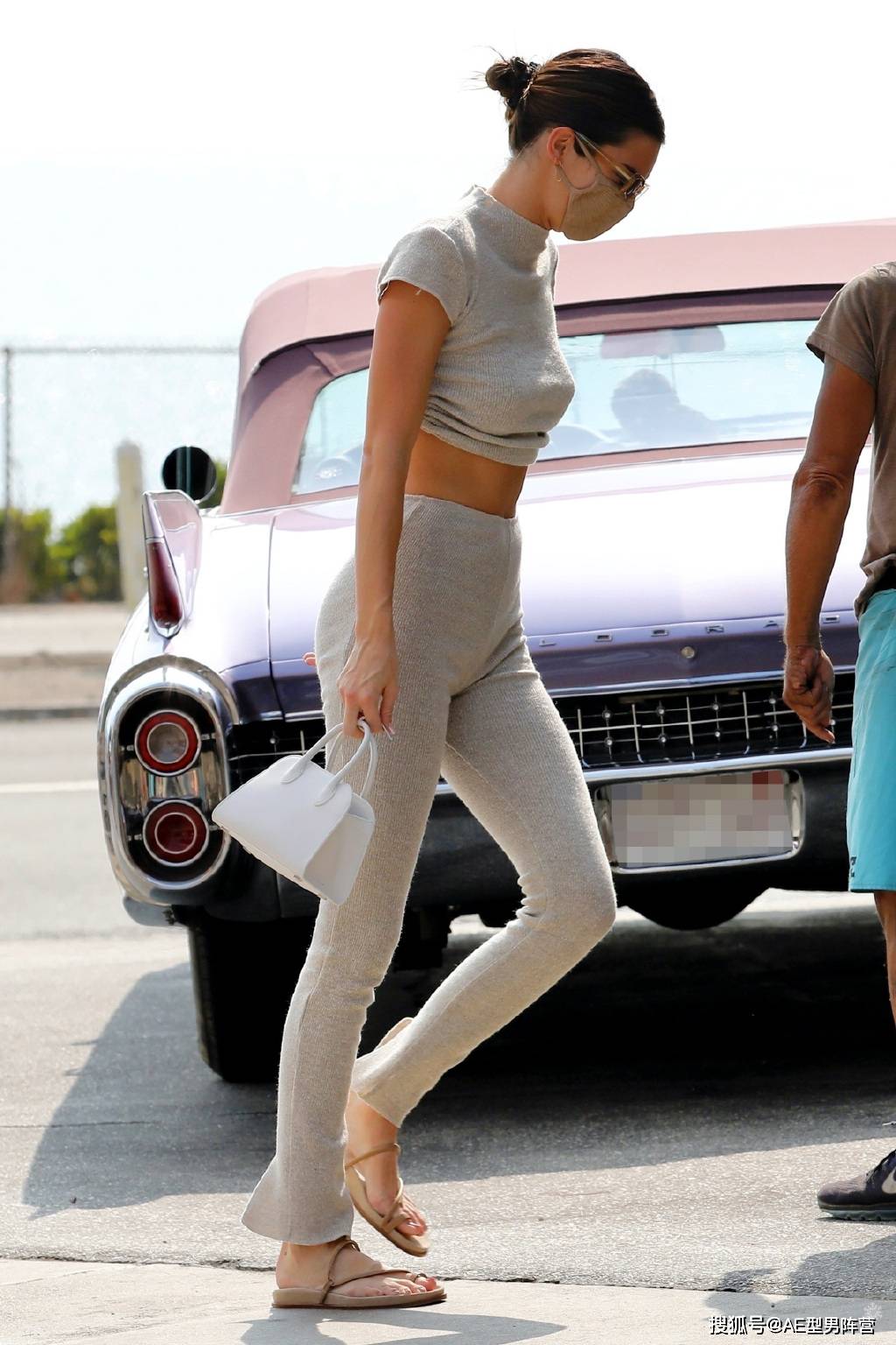 25岁"肯豆"肯达尔·詹娜出街照!身高179cm的超模,身材比例超绝