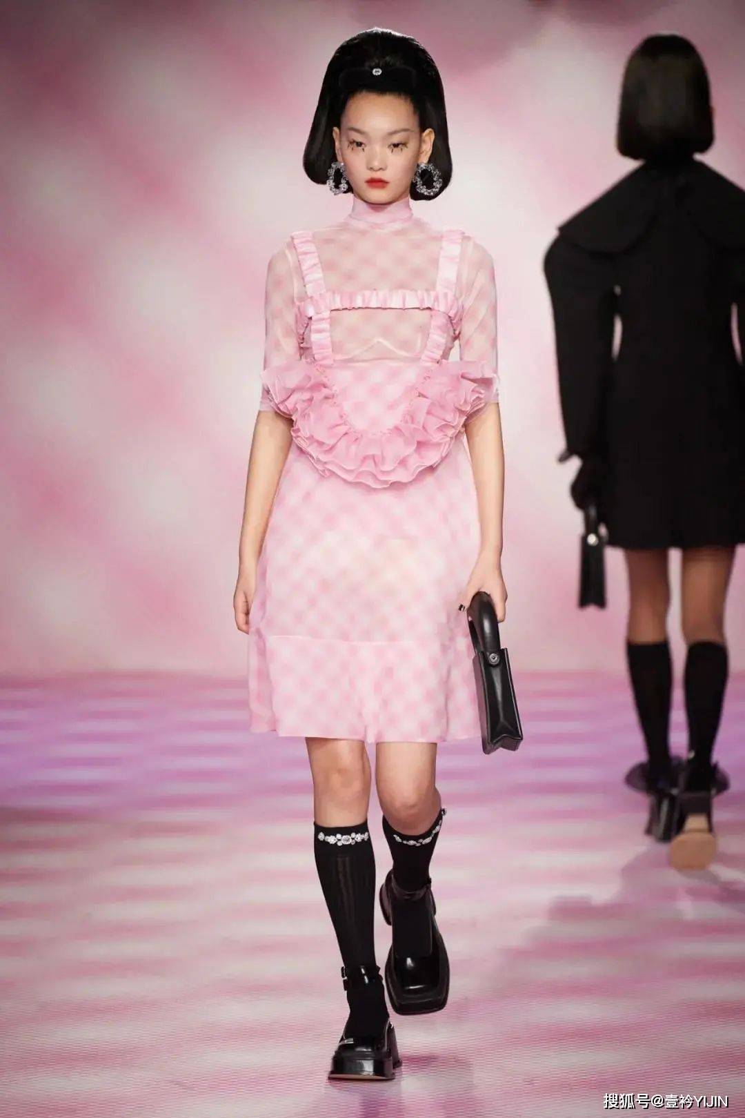 速报|秀场速报 | shushu/tong女孩请起立,最新系列她来了!( 二 )