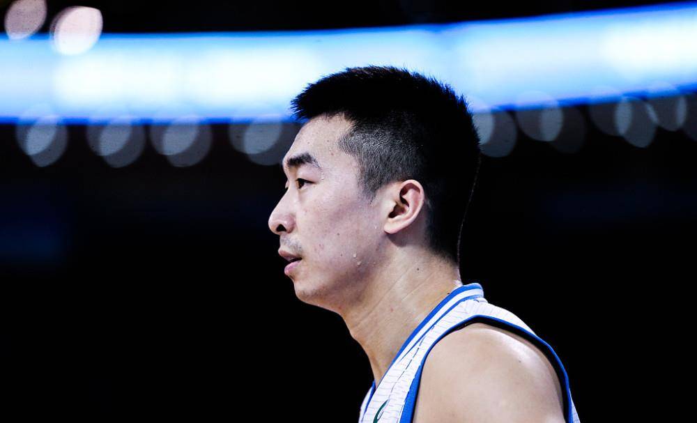 王晓辉和周仪翔是球队的3d球员,两个人的主要核心任务是防守对手的