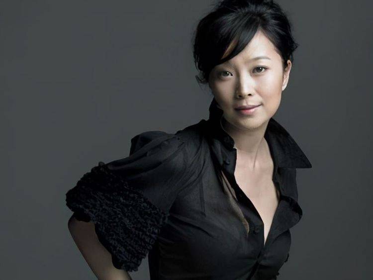 她是巩俐师妹,当10年小三,罗嘉良为她抛弃原配,今现状如何?_苏岩