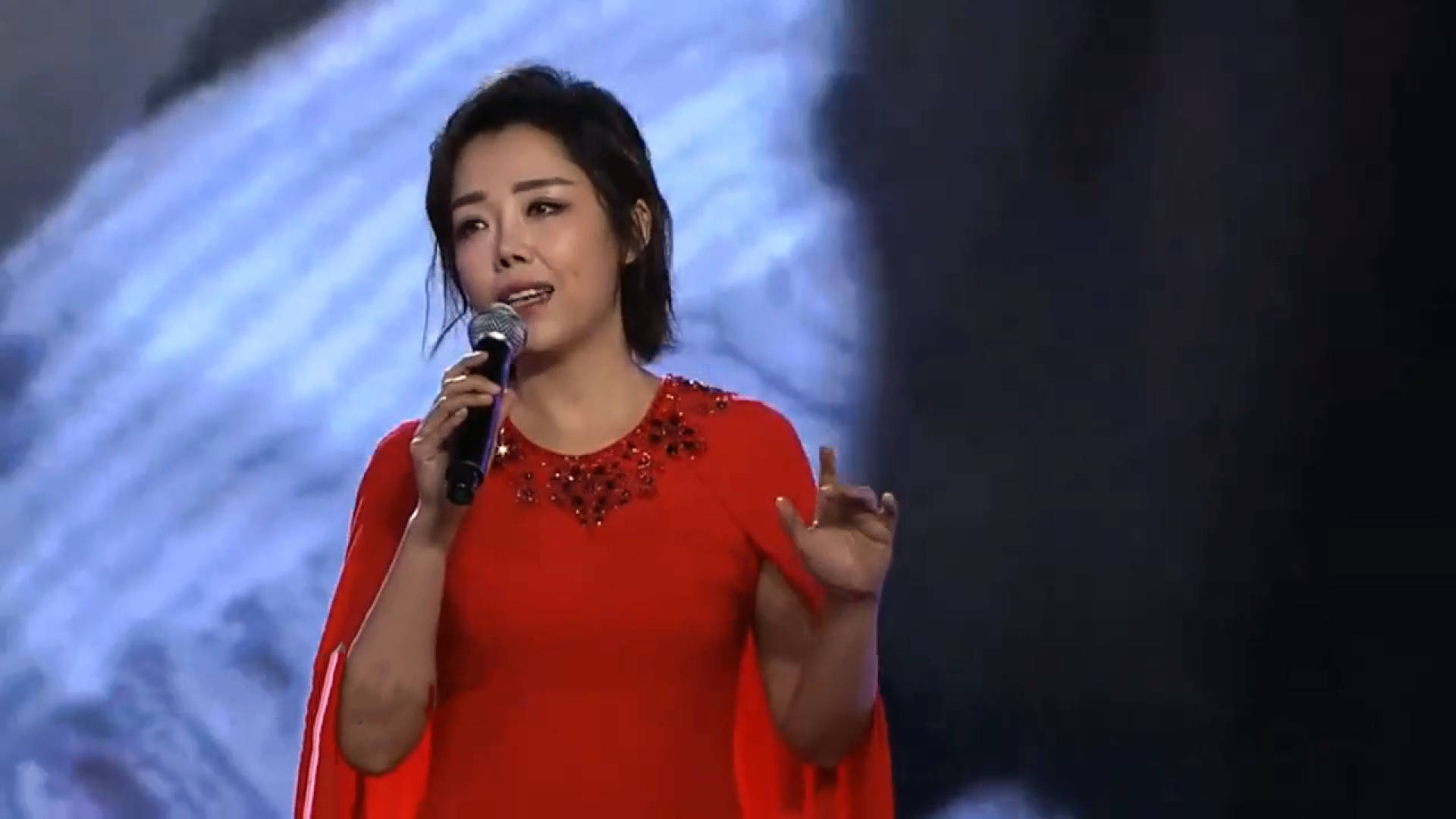 青年歌唱家李菲菲受邀出席第七届丝绸之路国际电影节,献唱《i believe