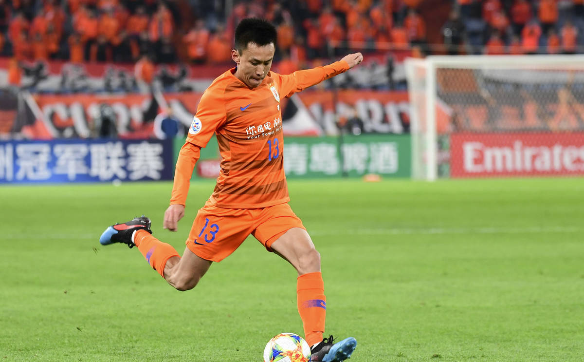 郝伟战术见效,鲁能励志哥带动右路飞起来,马加特:他打动了我_张弛