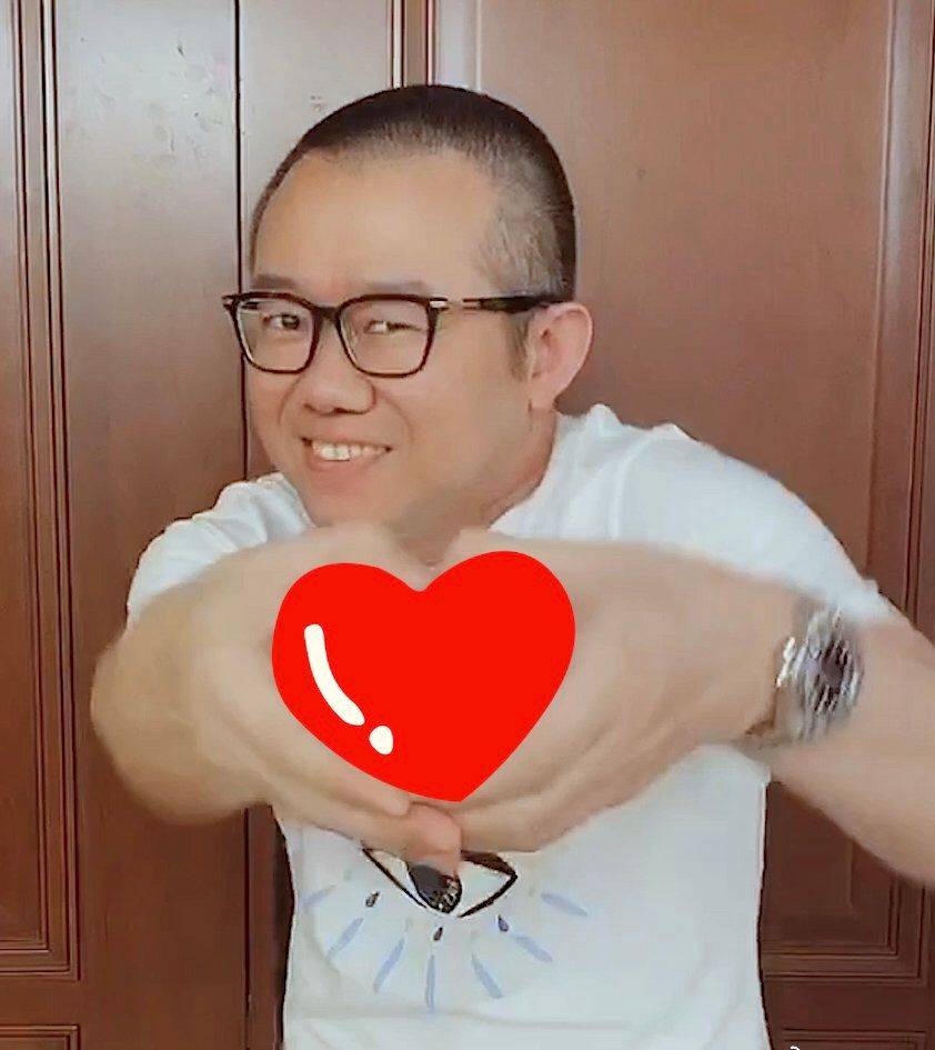 回归家庭6个月,涂磊首曝与女儿高清合照:求你们别再劝他复出了