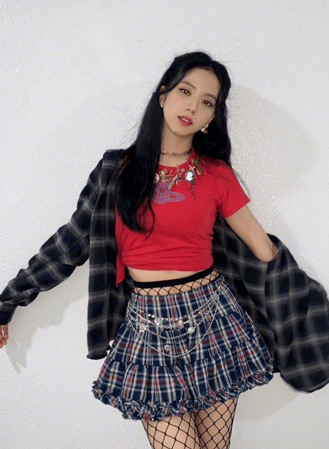 这是金智秀最放肆的一次大胆挑战渔网袜秀出的腿我爱了