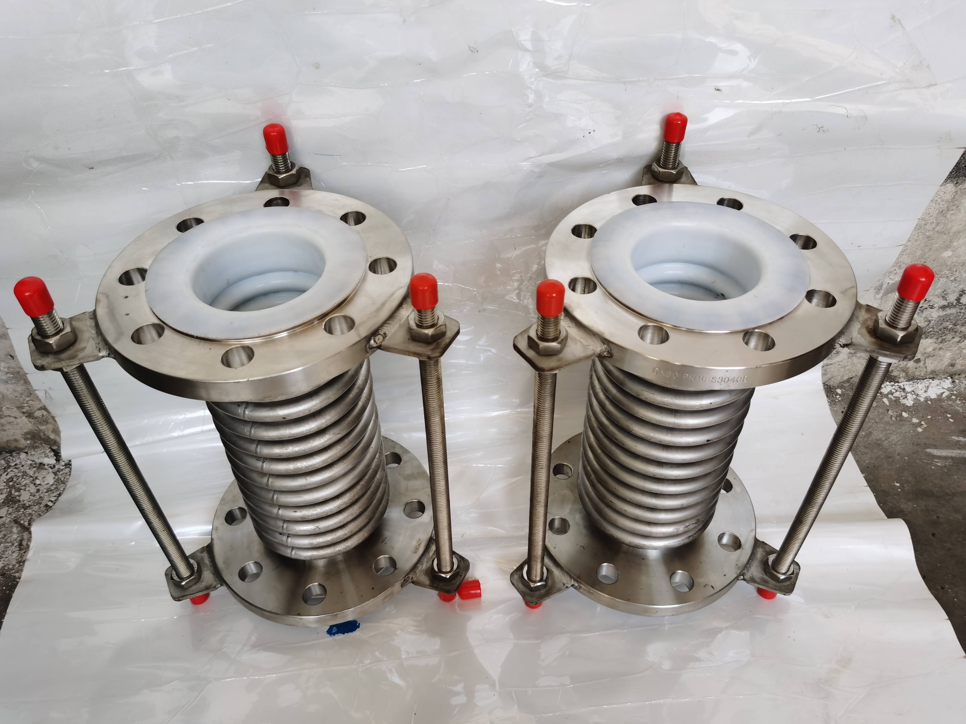 今日话题青岛四氟补偿器的不同种类作用差异_手机搜狐网