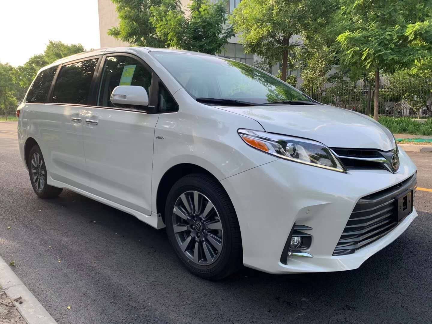 20款丰田塞纳商务车旗舰时尚元素配置解析