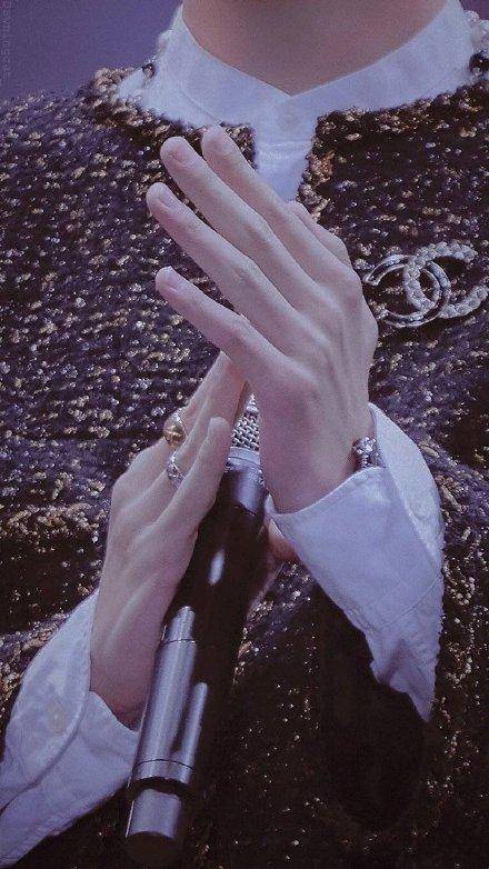 王一博的手绝了!手控能顶得住漫画手吗?