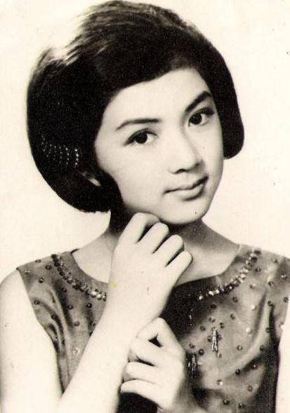 80年代传奇女星冯宝宝2岁出道5岁成名今66岁现状如何