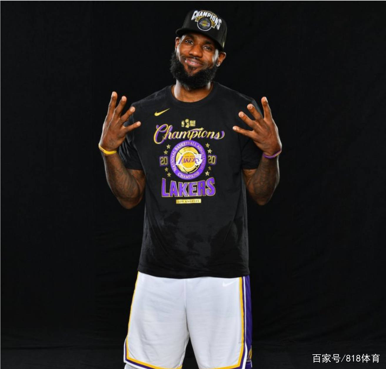 shannon sharpe是前橄榄球运动员,也是福克斯电视台的著名体育主持人