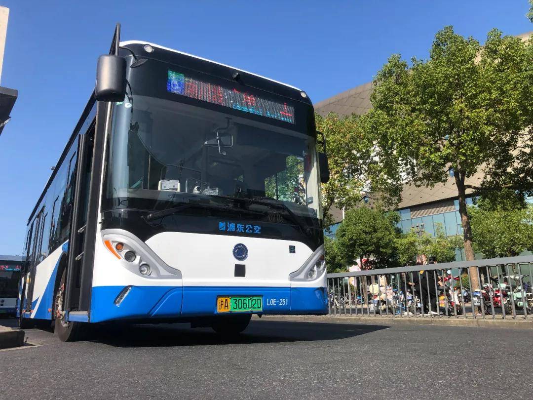 车内空间增大,提升载客率 该批新车车身长,车厢空间大,与之前所用的油