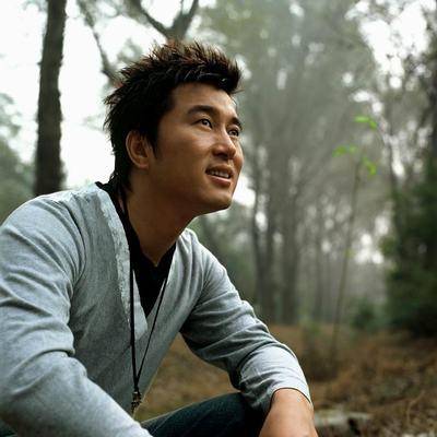 原创满文军成名后抛弃妻女送二婚富婆进监狱如今靠走穴谋生