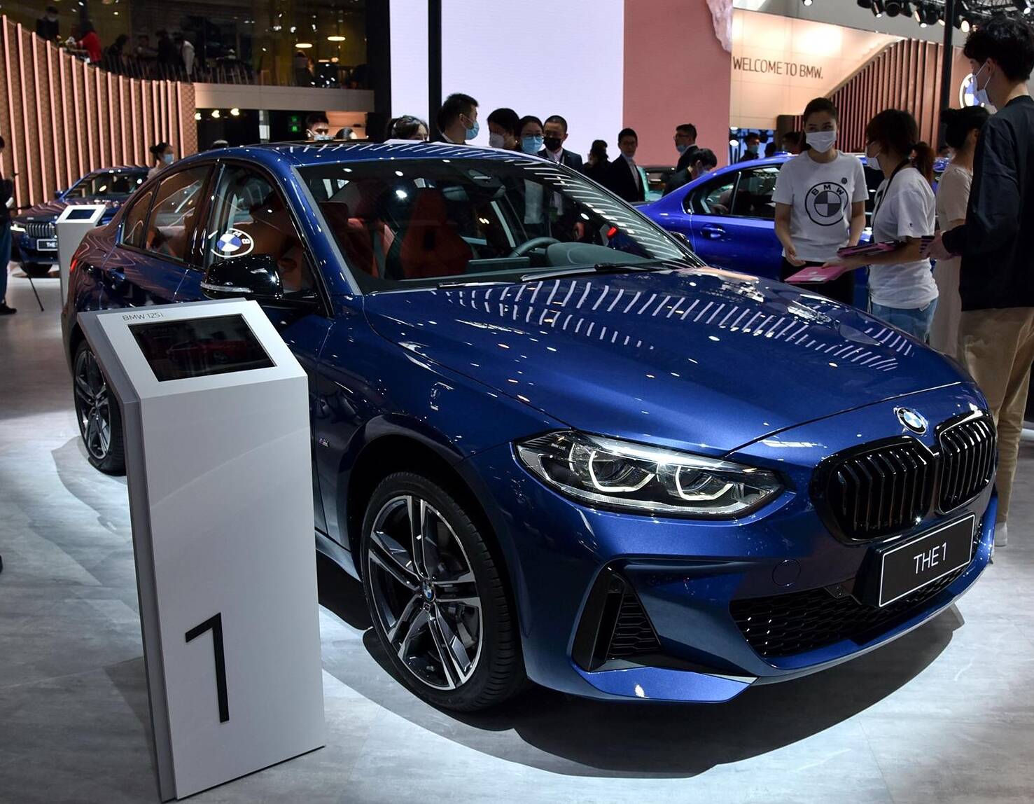 2021款宝马1系亮相,预售20.38万,网友:瞬间感觉奥迪a3更香了!