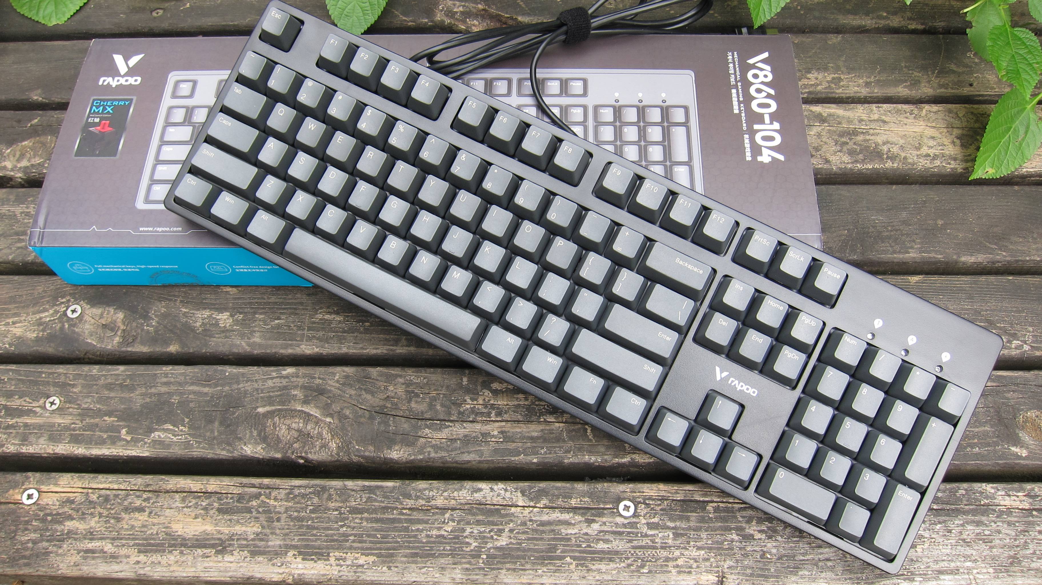 雷柏v860,集cherry原厂轴与pbt键帽于一体的键盘