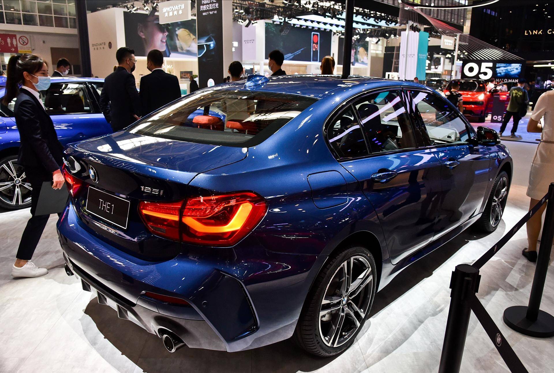 2021款宝马1系亮相,预售20.38万,网友:瞬间感觉奥迪a3更香了!