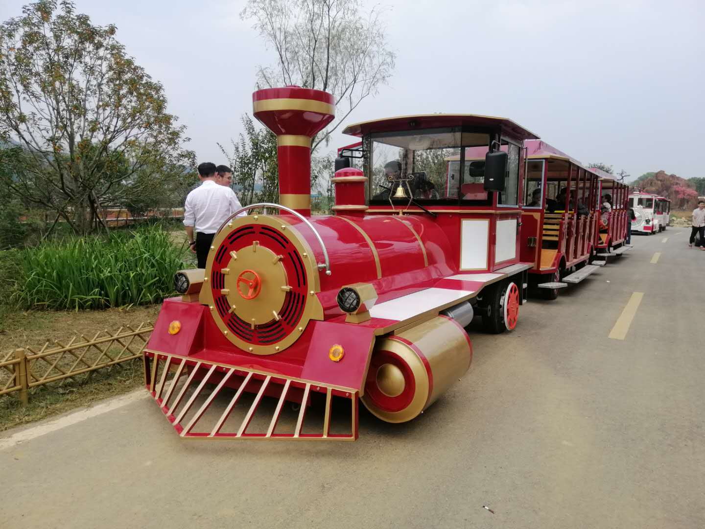 觀光小火車作為一種在旅遊風景區蒂森逸馳旅遊景區小火車