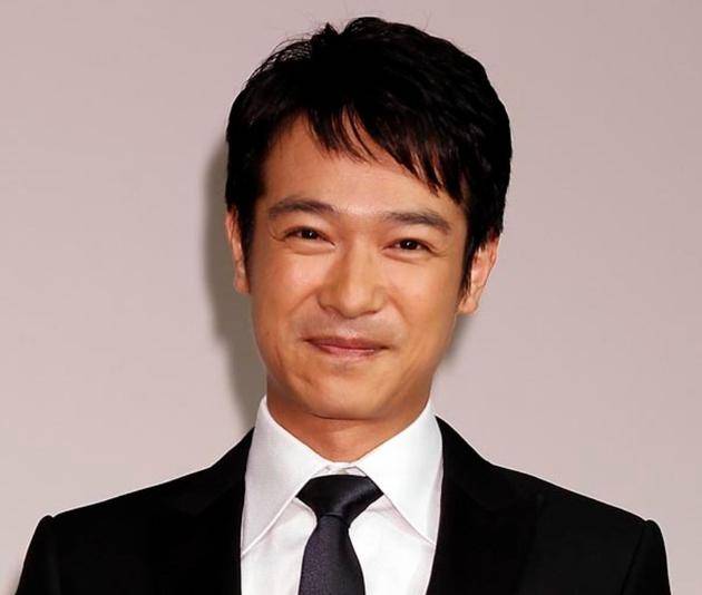 人被称为演艺圈最强夫妻,堺雅人主演的tbs日剧《半泽直树》刚播完不久