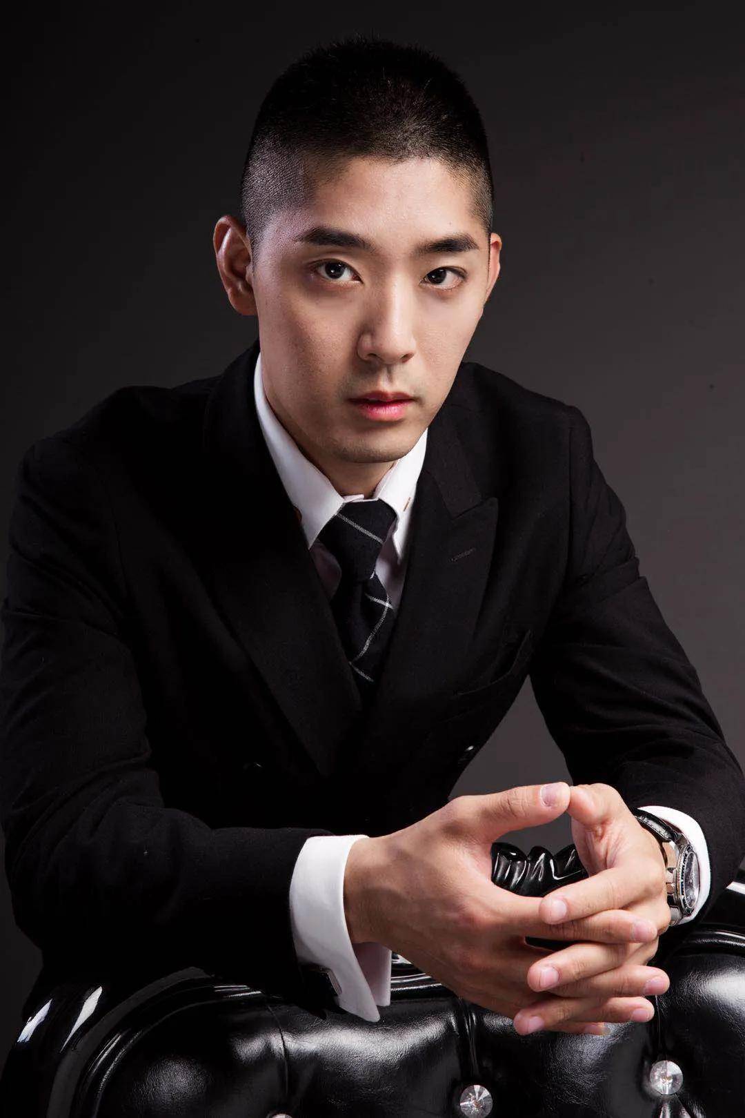 吕佳祺61「斟茶记」品牌联合创始人61 中国茶叶技能认证高级审评