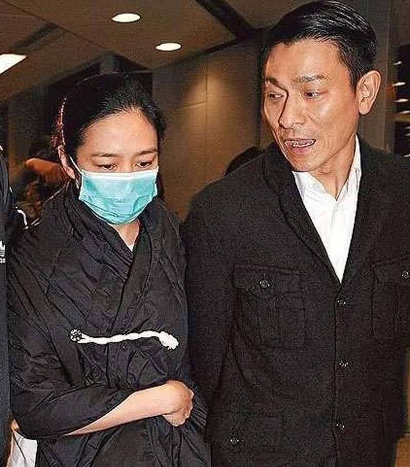 劉德華老婆和周潤發老婆都在自然老去,他老婆55歲看著像40歲_手機搜狐