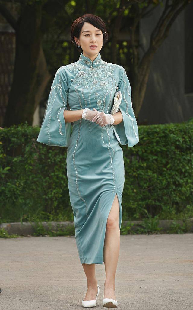 马伊琍化身港风女郎穿黑色半纱裙凸显性感魅力气质真的太好了