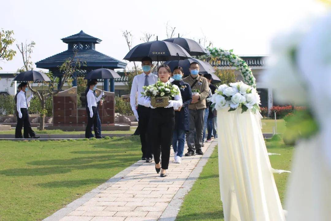 常州市殡葬管理所所长狄国芬,常州市殡仪馆馆长,联合支部书记郁桂娣向