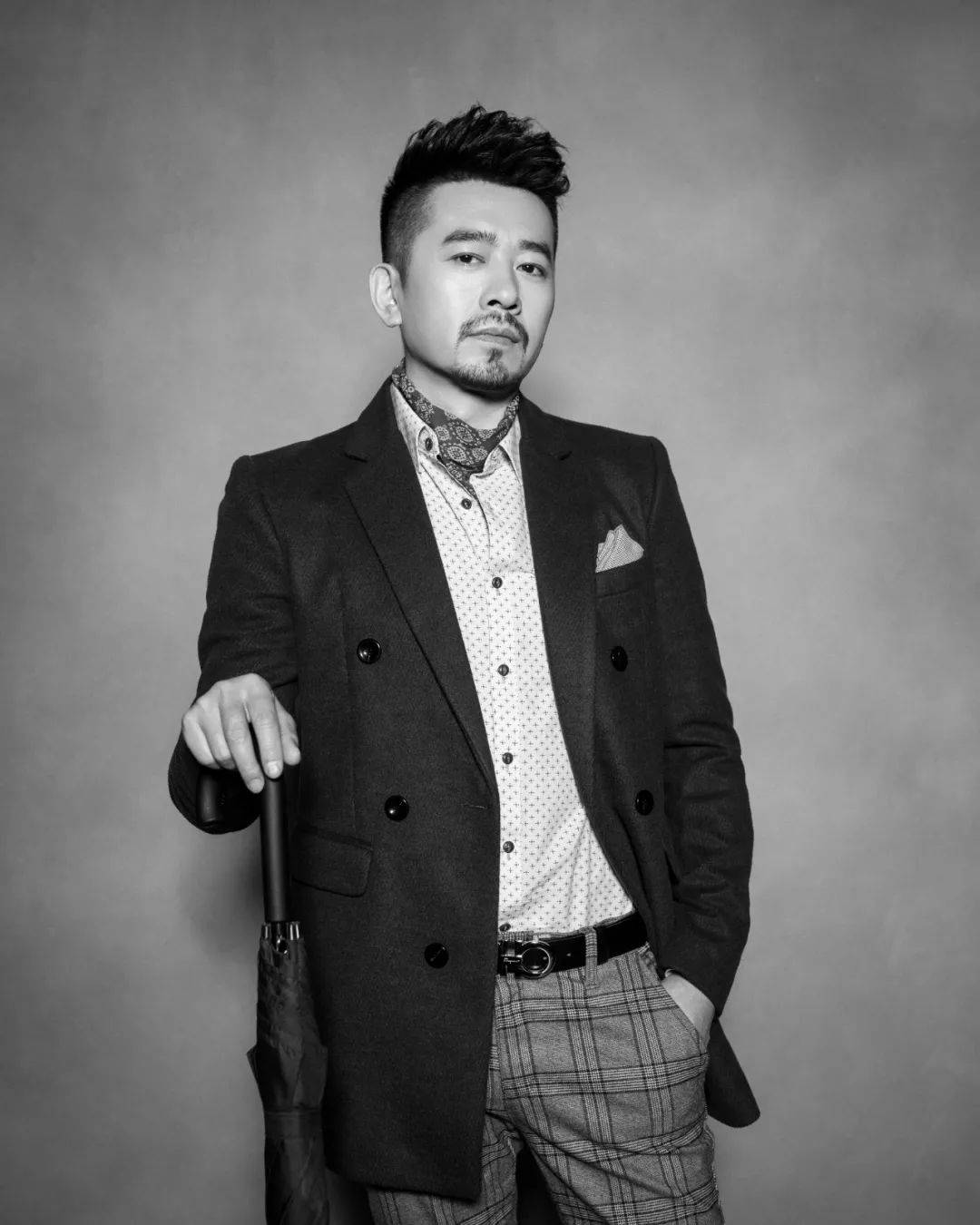 《绝密使命》热拍中,侯祥玲上演上海爷叔的精彩故事!