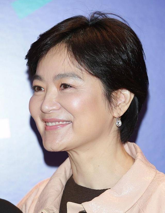 65岁的林青霞美貌不再但网友却暗自竖起大拇指敬佩