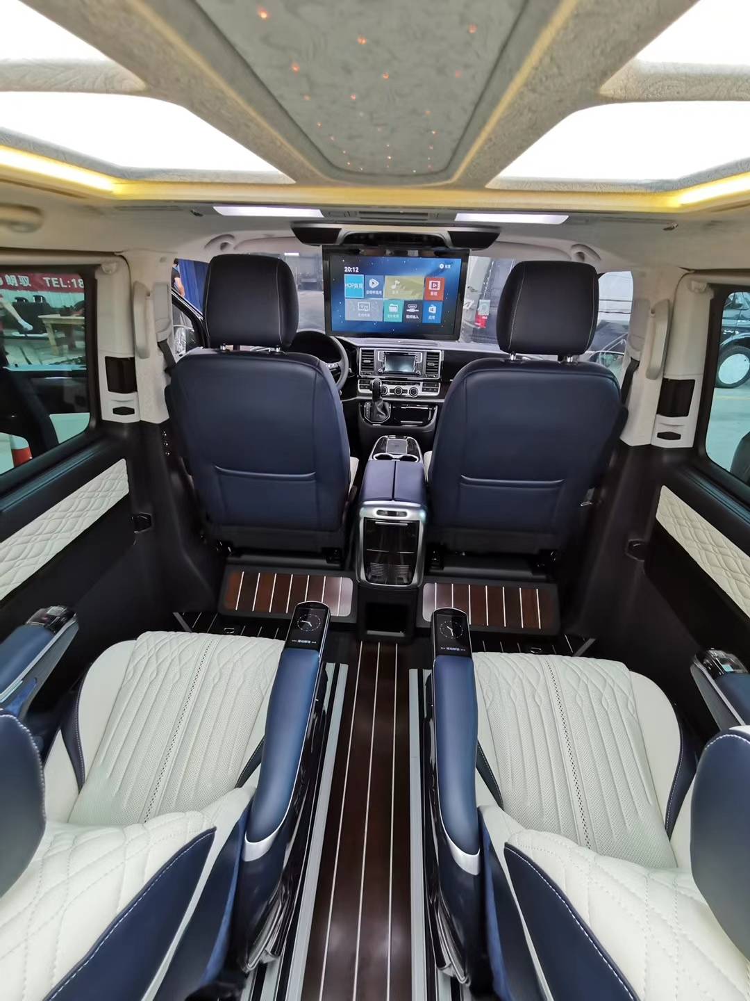 大众凯路威商务车内饰豪华改装 尽显尊贵 简洁干净的商务风范让人喜爱