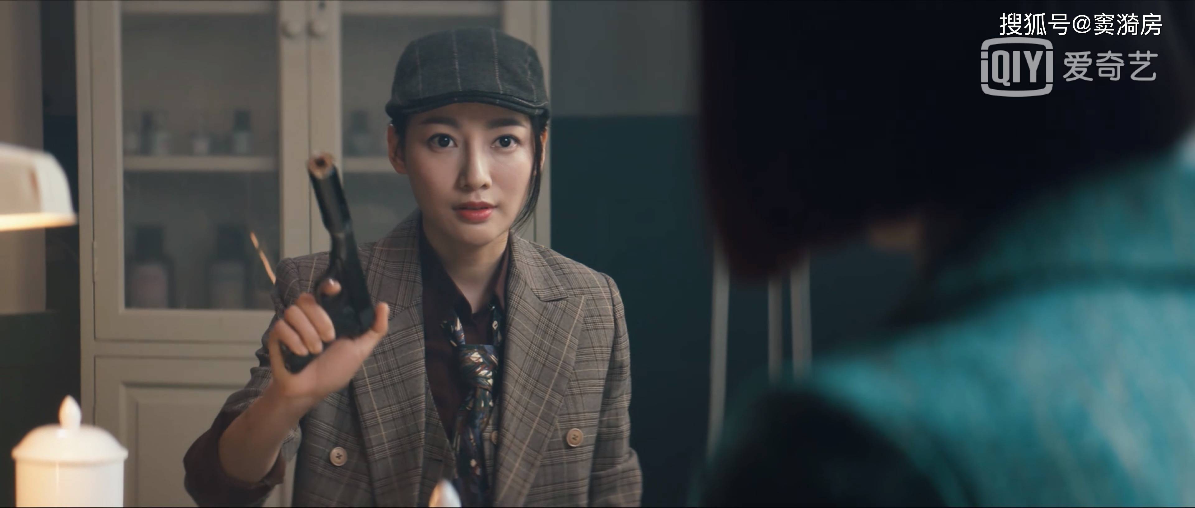 瞄准女特务单棱不简单心理素质过硬但为何不杀听墙根的紫舒