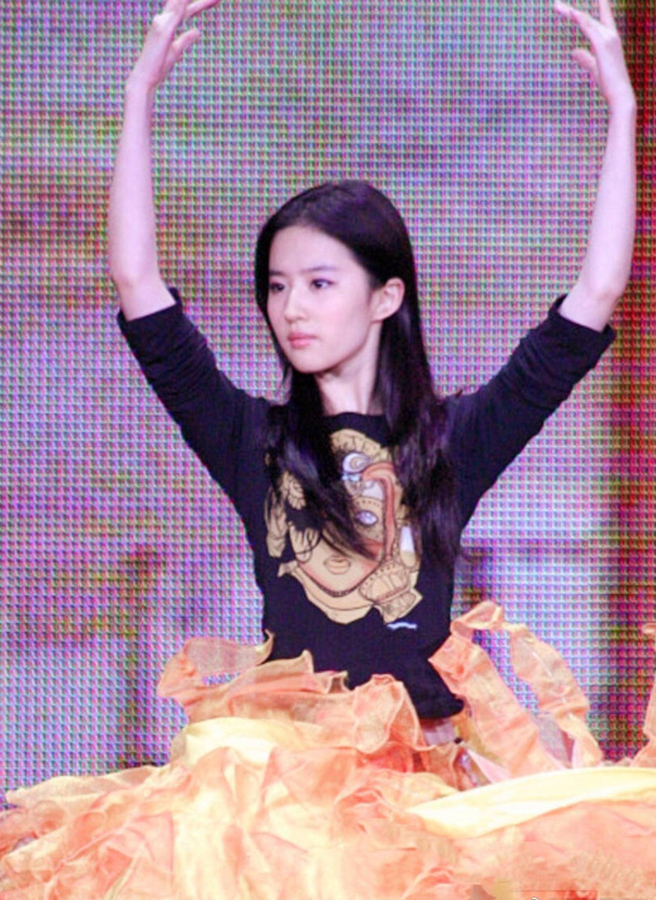 刘亦菲金鹰女神幕后照曝光 随手抓怕无打光仍灵动耀眼