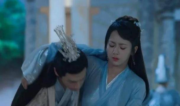 同样是公主抱罗云熙抱张雪迎和抱杨紫完全不同表情太扎心了