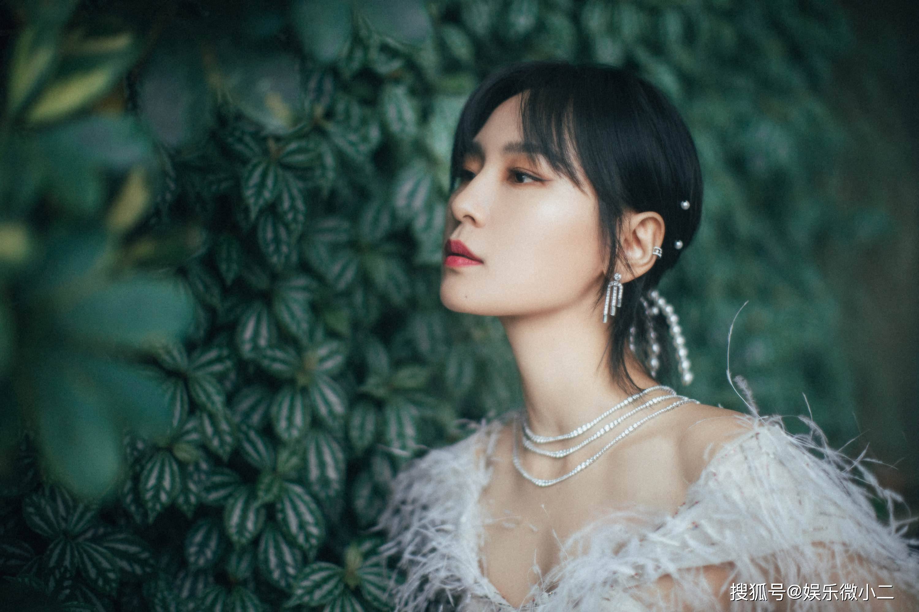 周笔畅金鹰节献唱 白羽轻柔梦幻唯美