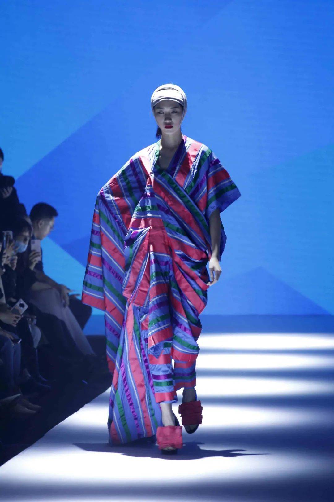 第十六届科学艺术时尚节开幕式暨中国十佳服装设计师优秀作品展