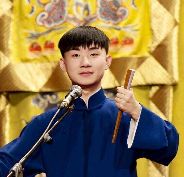 10岁,陶阳加入德云社,被郭德纲收为义子,2009年正式拜师郭德纲.