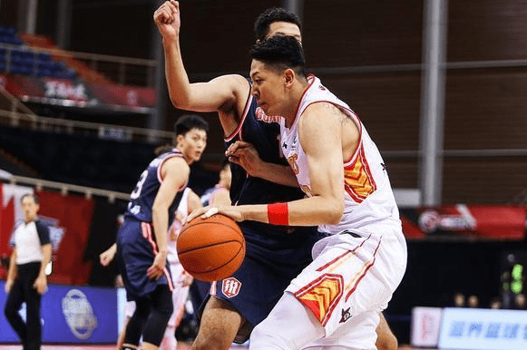 原创以儆效尤沈梓捷秀soma步被吹违规吉林虎王孙军怒怼裁判闫军